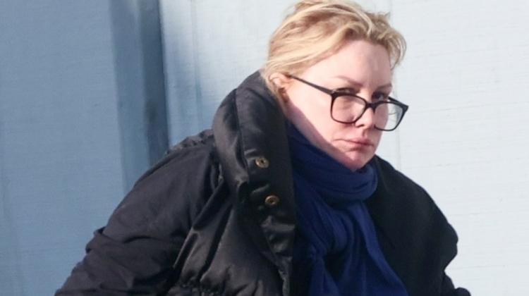 Ünlü oyuncu genç sevgilisiyle evlendi… Eski karısı ellerin yardımına muhtaç! ‘İki kızımla sokakta kaldım, ne olur bir oda verin’