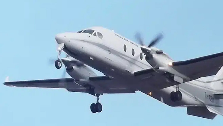 Kolombiya’da 1 vekil dahil 15 kişiyi taşıyan yolcu uçağı kayboldu